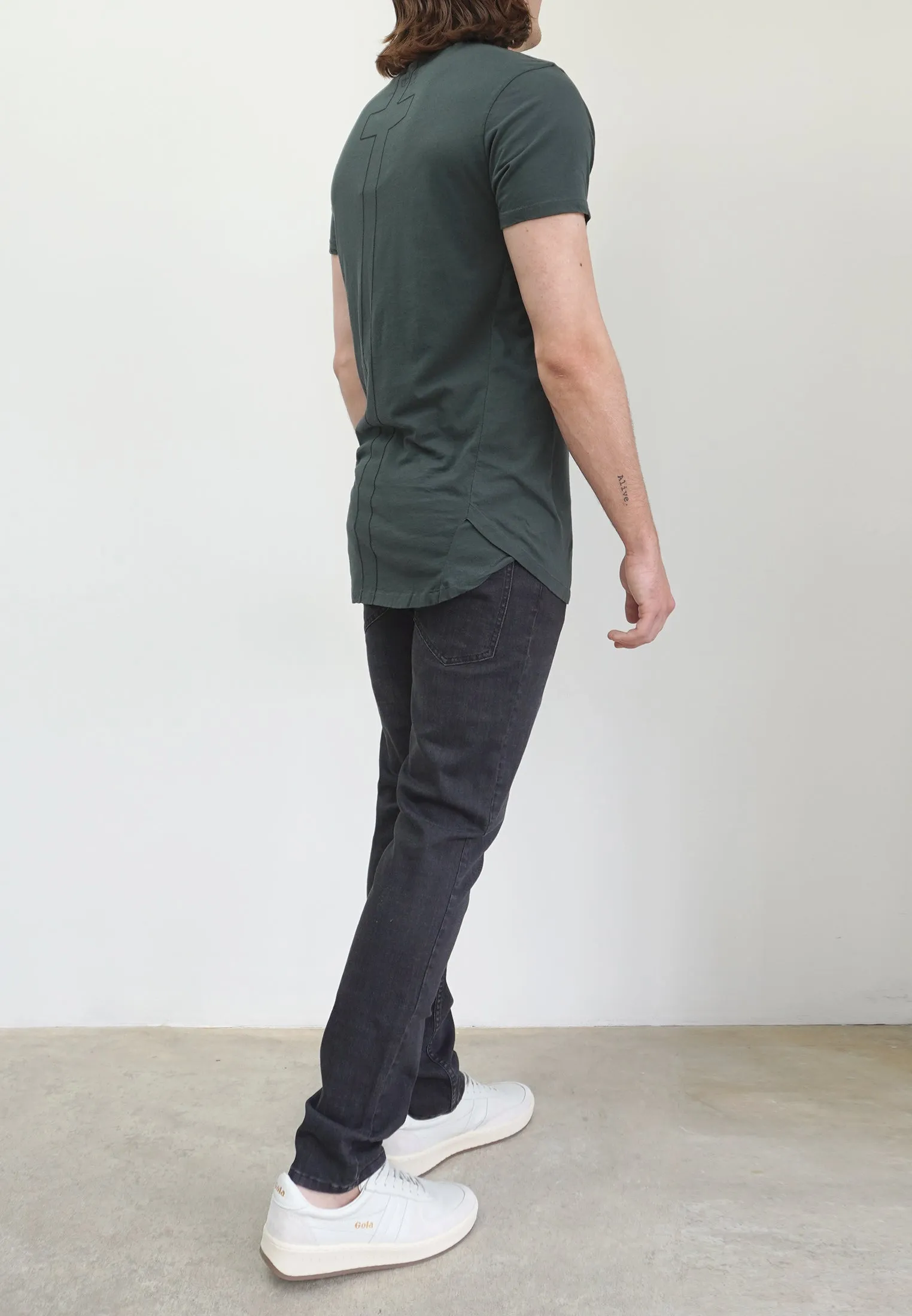 ESSENTIAL SWAG CURVED HEM DARK METAL T-SHIRT