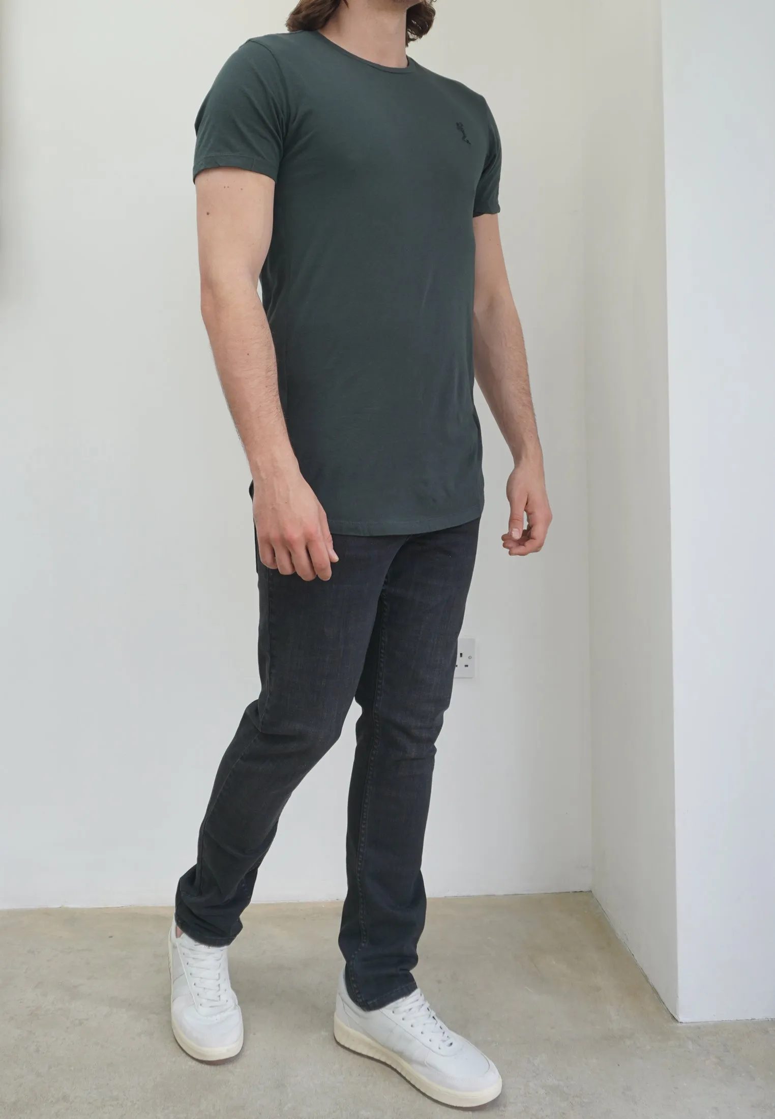 ESSENTIAL SWAG CURVED HEM DARK METAL T-SHIRT
