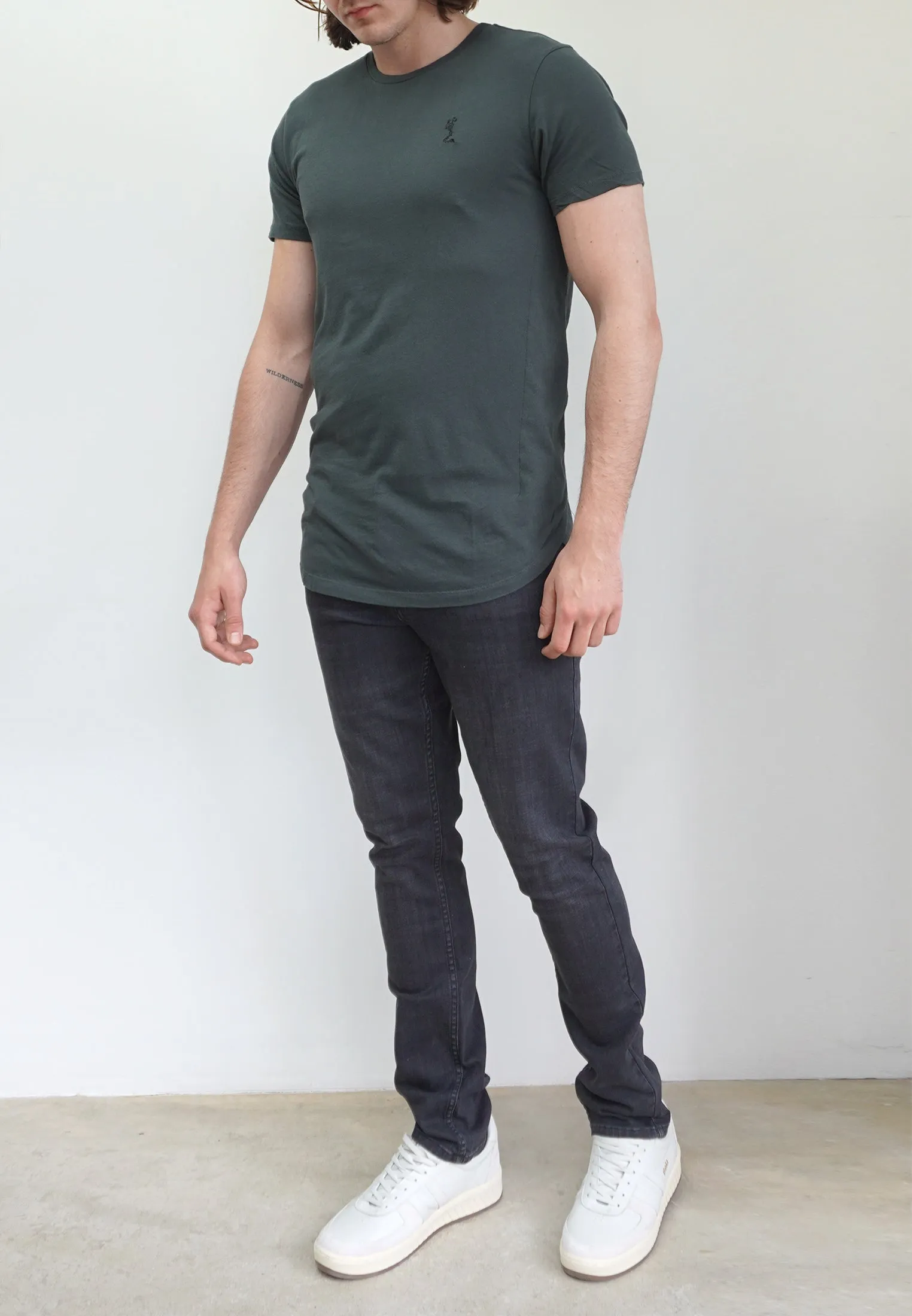 ESSENTIAL SWAG CURVED HEM DARK METAL T-SHIRT