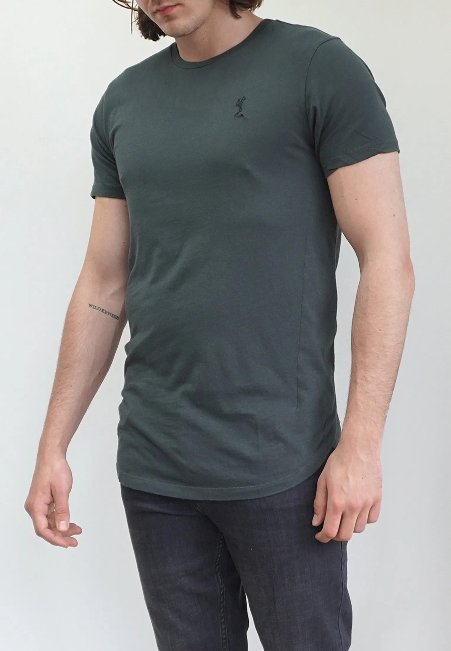 ESSENTIAL SWAG CURVED HEM DARK METAL T-SHIRT