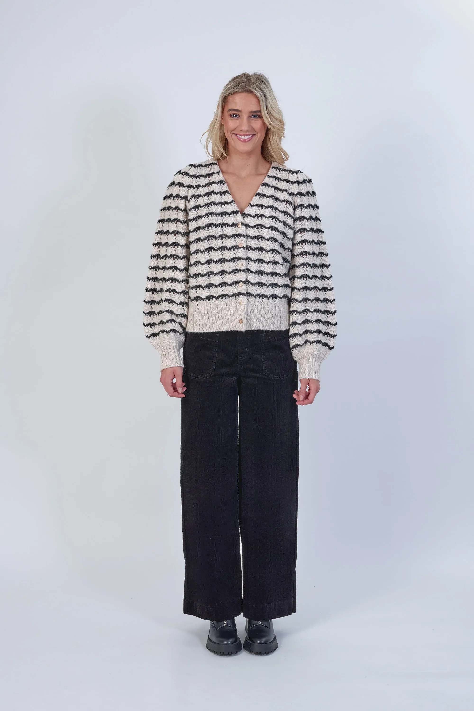Knewe- Emma Cardi