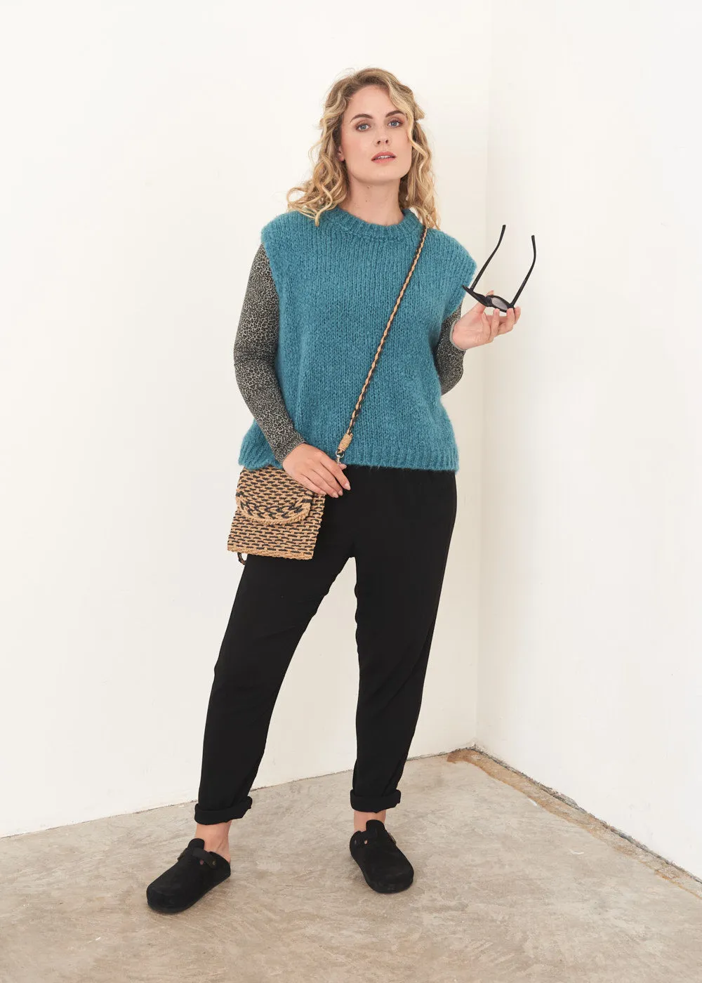 LORA LEOPARD ROUND NECK TOP - GREY